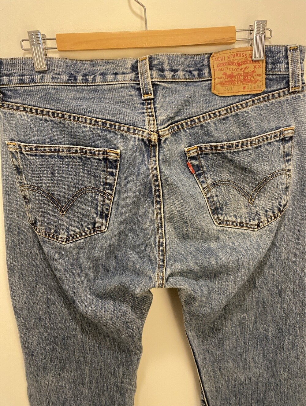 Levis 501 Original Straight‎ Leg Button Fly Jeans Medium Wash Blue Mens 33x34 - Picture 9 of 9